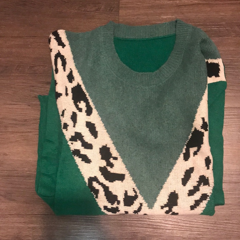 Green Leopard V- Two Tone Knit Sweater - Picture 3 of 6